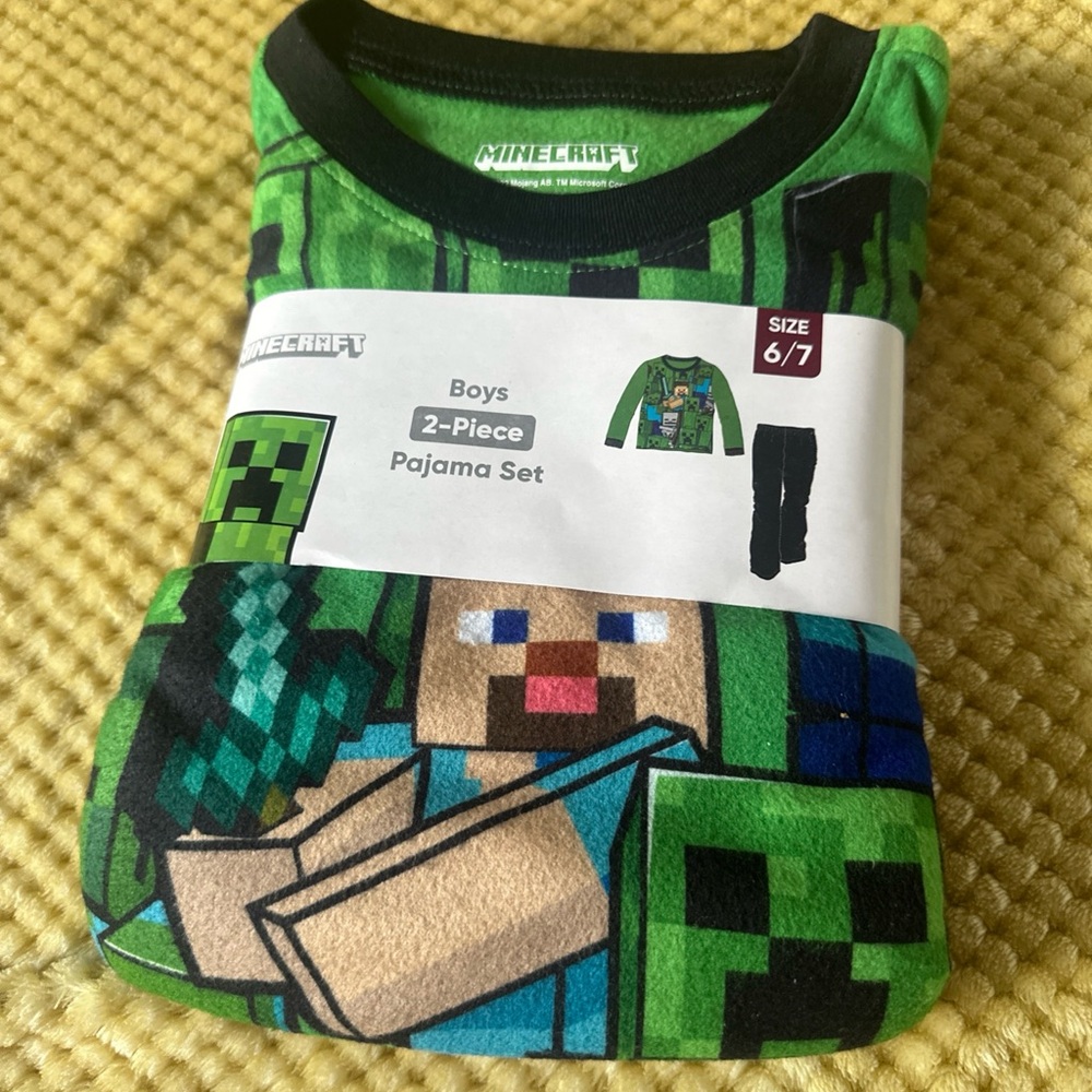 NWT Boys Minecraft 2 piece Pajamas Sleepwear Set Size 6/7